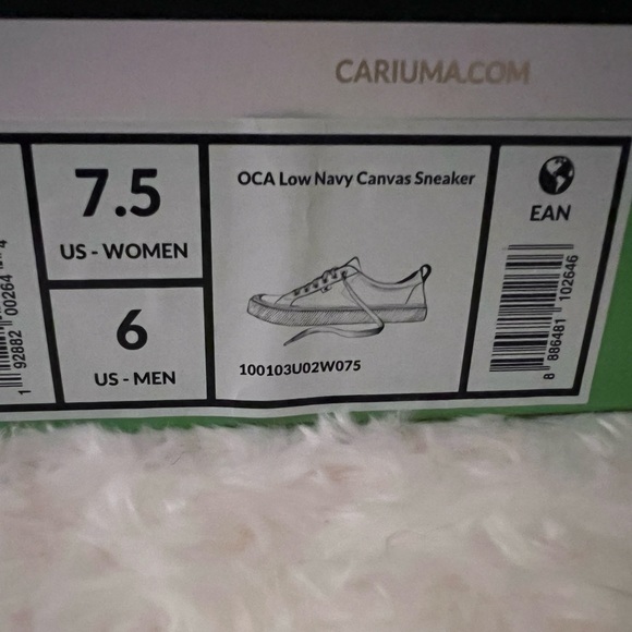 COPY - NWT Cariuma navy blue shoes. Size 7 - Picture 8 of 9